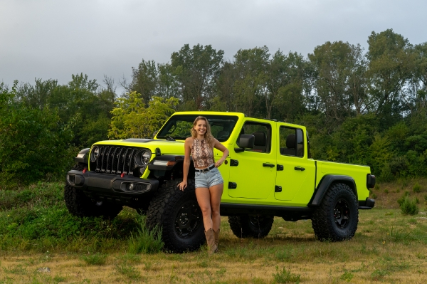 Sarah aka Sen.Cityy with Neon Gladiator