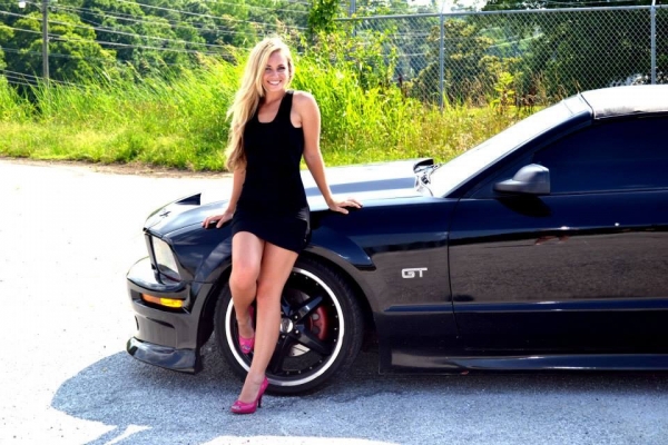 Taylor Sloan with her 2005 Ford Mustang GT_4