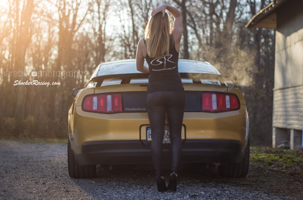 Morgan Kitzmiller photoshoot with Isaac Reber's Mustang_8