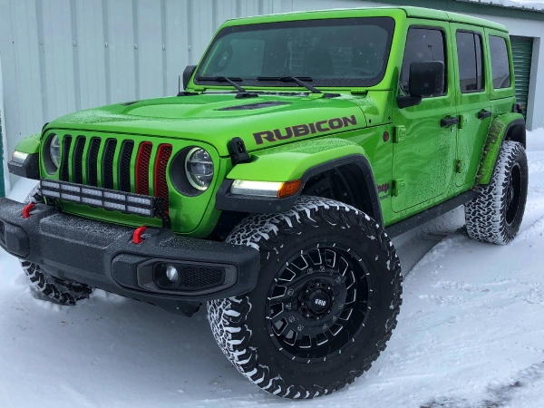 Mojito Jeep JL Playing in the Snow_1