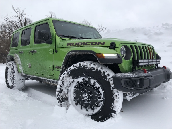 Mojito Jeep JL Playing in the Snow_2