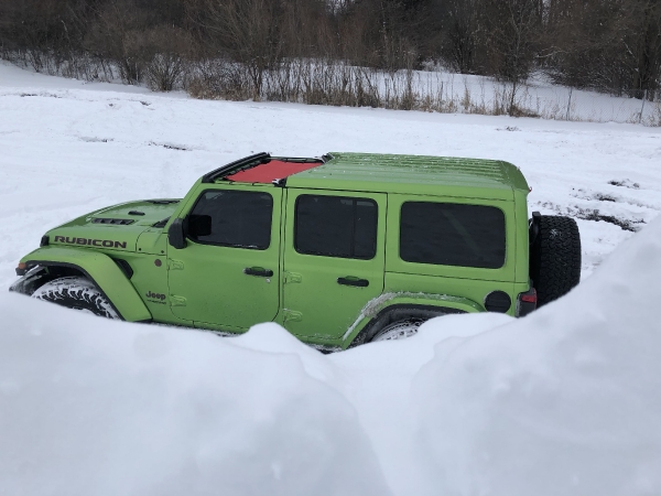 Mojito Jeep JL Playing in the Snow_6