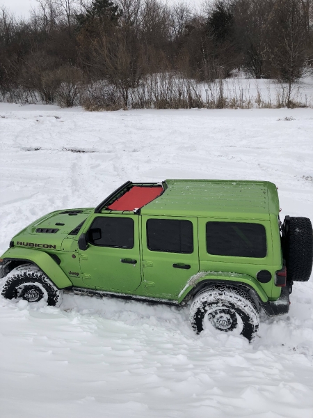 Mojito Jeep JL Playing in the Snow_8