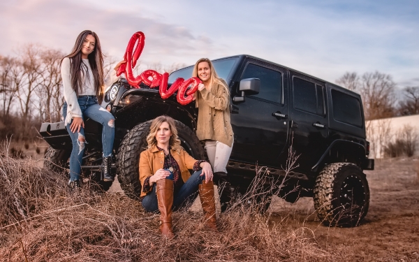 Winter Jeep Photo Shoot with JR Photon featuring Jeep Girls_3