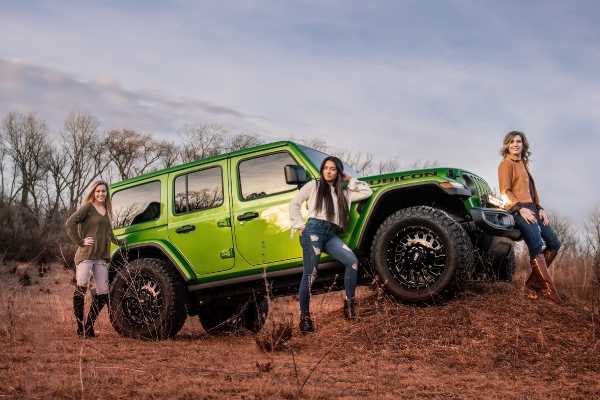 Winter Jeep Photo Shoot with JR Photon featuring Jeep Girls_10